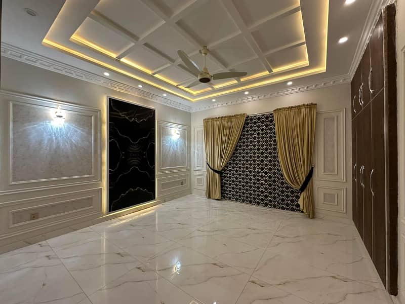 10 Marla Brand New Luxury House Available For Sale In Bahria Town Lahore. 4