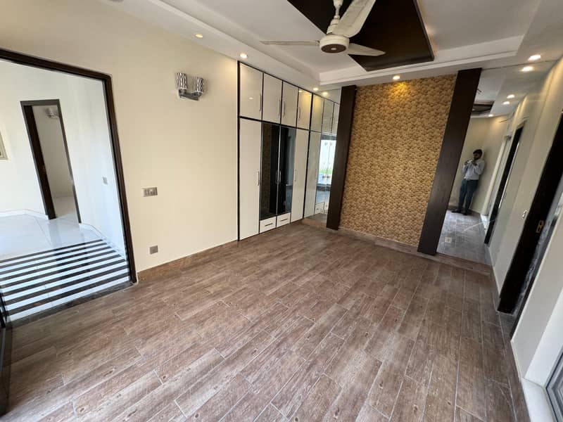 DREAM HOME OFFER 10 Marla Full House Is Available For Rent In DHA Phase 5 Lahore At Super Hot Location. 100% Original pictures 5