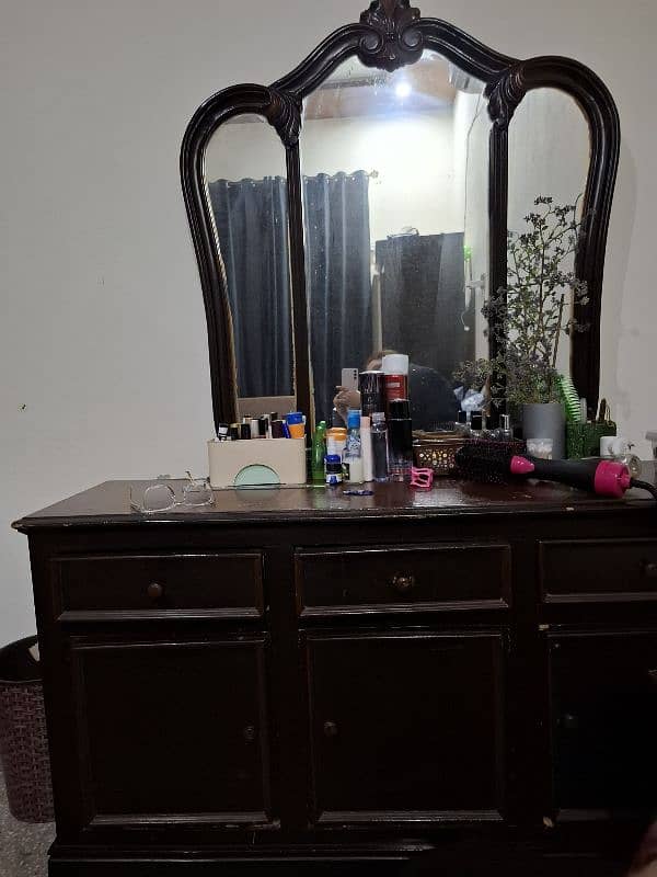 dressing table 0