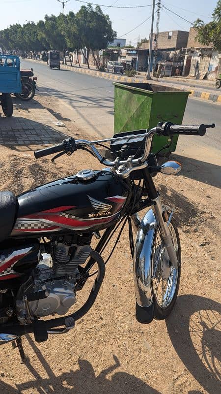 Honda CG 125 2024 Karachi number genuine condition Sealed engine 4