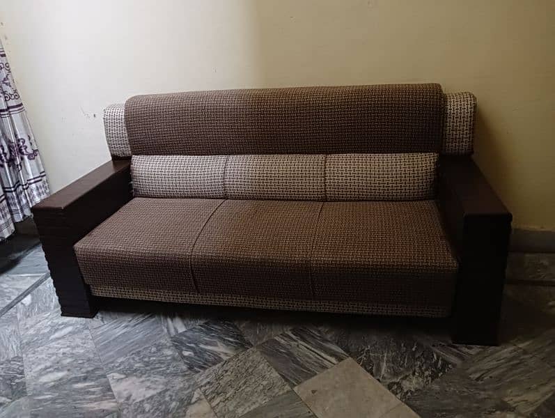 5 seater sofa set available for sell in good condition 4