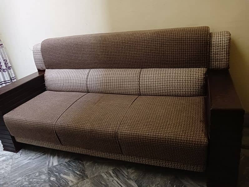 5 seater sofa set available for sell in good condition 6