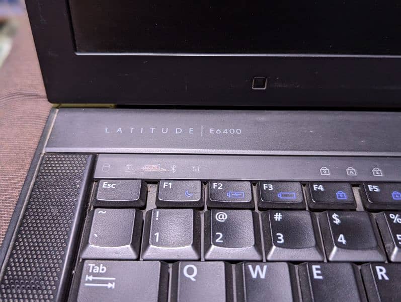 Dell latitude e6400 Core2Due 2GB Ram 40Gb Harddrive urgent sale 1