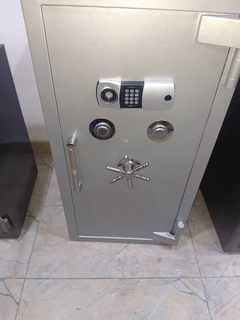 Custom Safes | Fireproof Vault Doors | Digital Safes 16