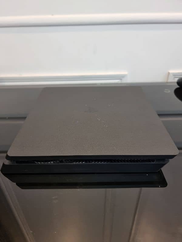 PlayStation 4 Slim 500GB, 3 Dualshock 4 controllers 6