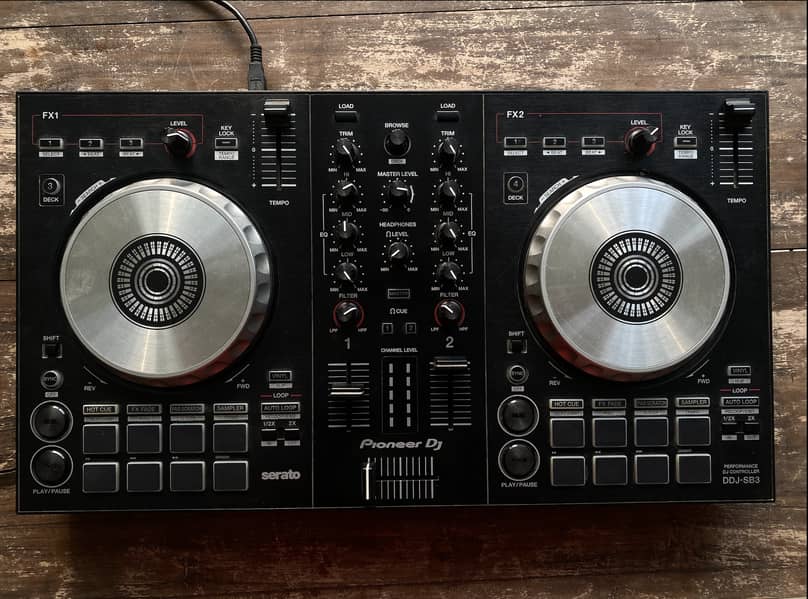 Pioneer DJ Serato DDJ-SB3 (10/10 condition) 0