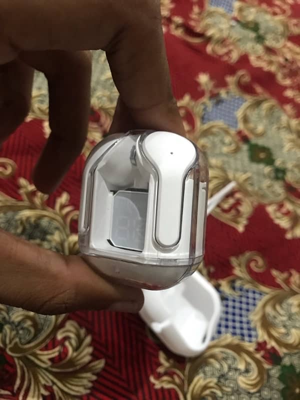 air 31 earpods ( used ) 1