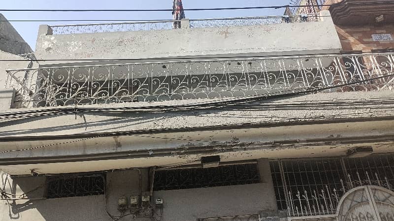 10 marlas Triple storey Low cost Zafar calony Nadeem Shaheed Road Samanabad 24