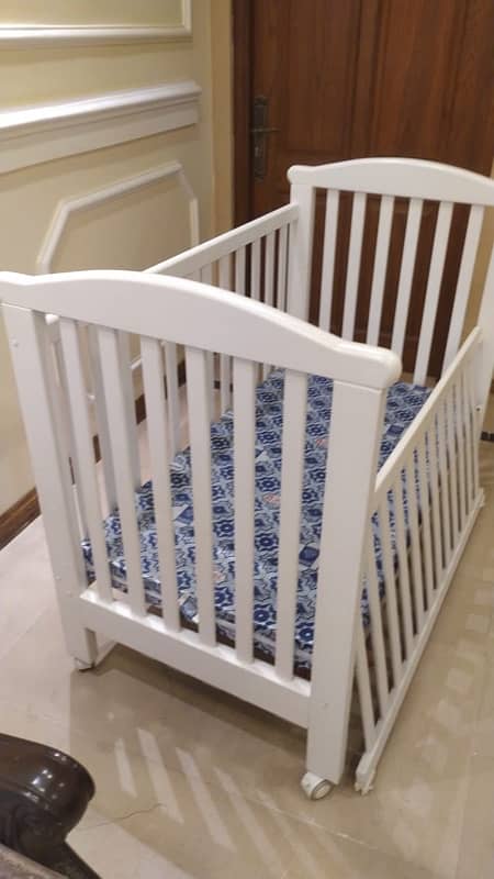 Wooden baby cot from Graco baby shop 2