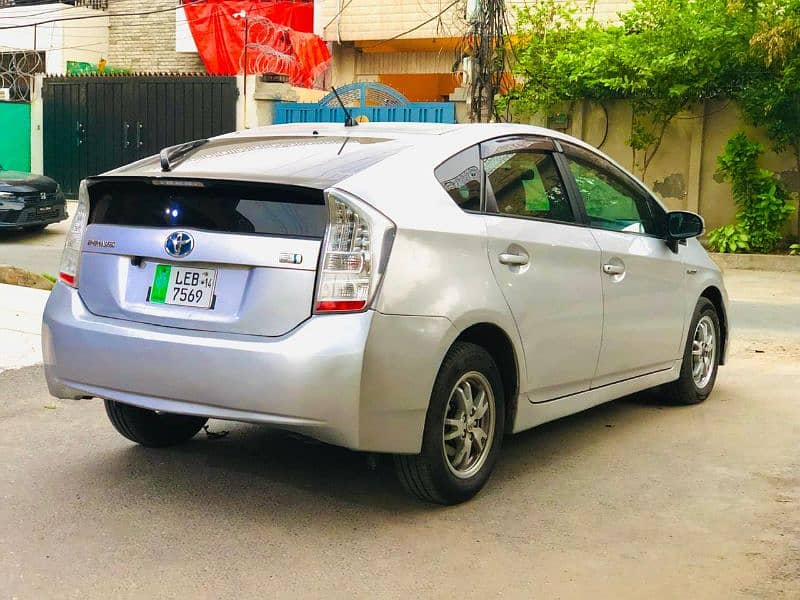 Toyota Prius 1.8 2014 4