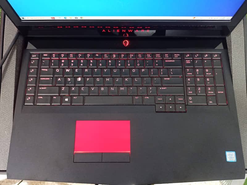 ALIENWARE 17 R4 1