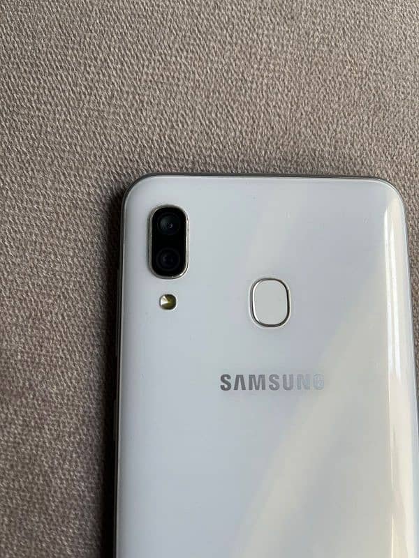 samsung a30 for sale in ergnt 10/10 condition 0