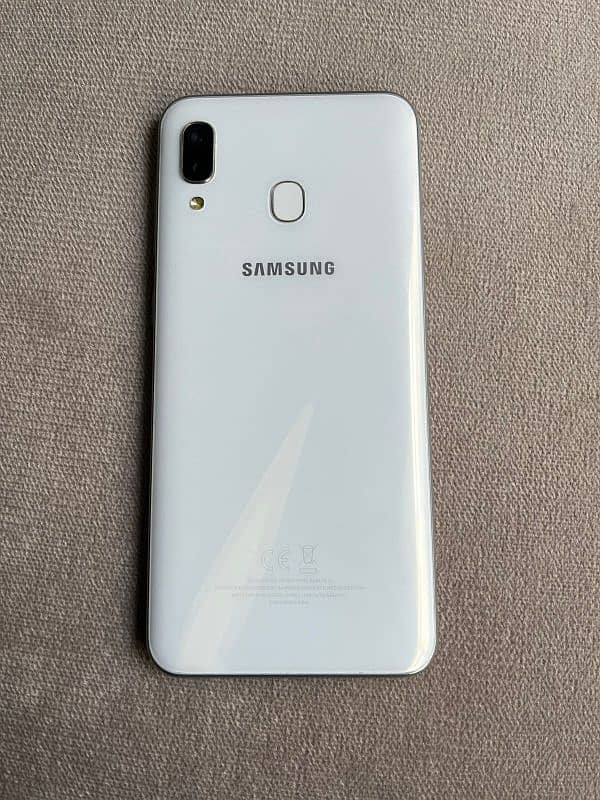 samsung a30 for sale in ergnt 10/10 condition 1