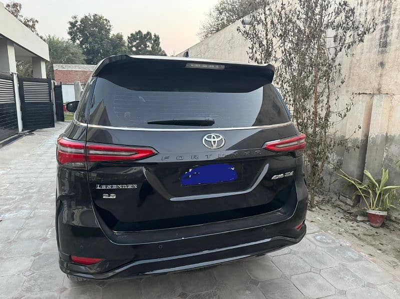 Toyota Fortuner Legender 2023 1