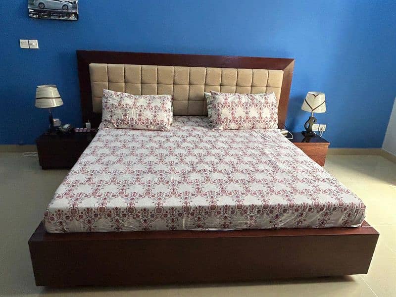 Red Chestnut Brown Complete Bed Set by Habitt ( Excellent Condition) 0