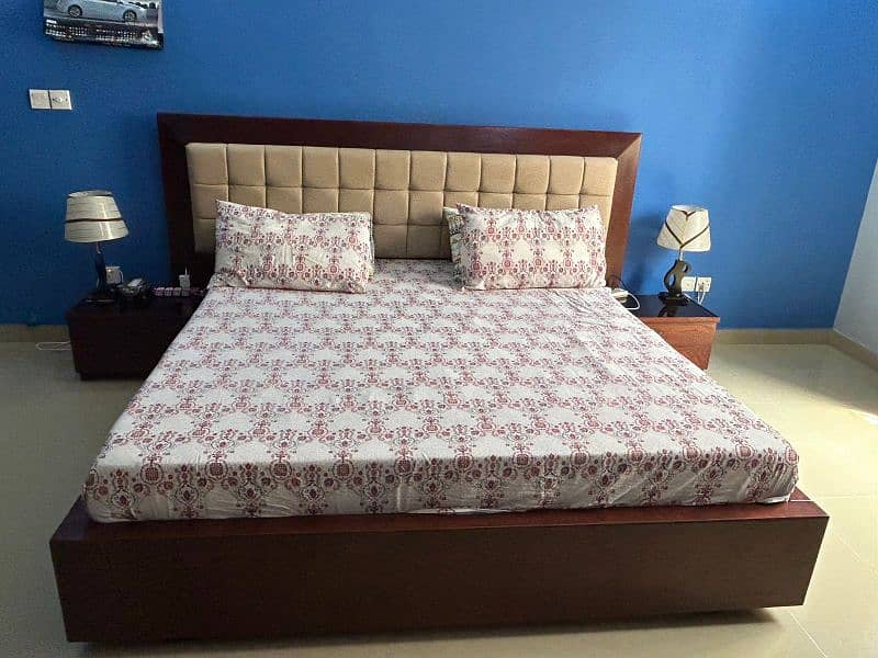 Red Chestnut Brown Complete Bed Set by Habitt ( Excellent Condition) 2