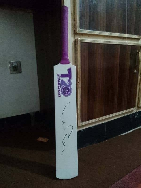 Hard ball bat with Abdul Razaq autograph 1