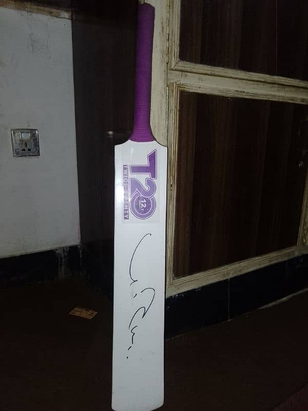 Hard ball bat with Abdul Razaq autograph 2