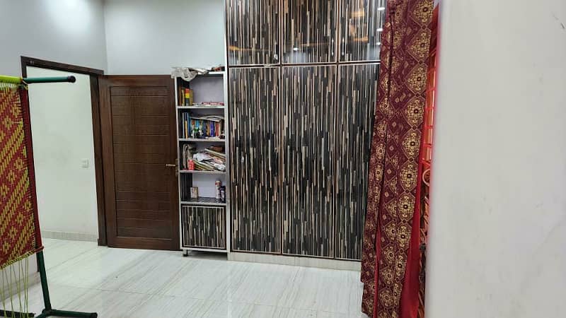 10 Marla Used & Maintained House is for Sale in Low Budget with Negotiation in Babar Block 8