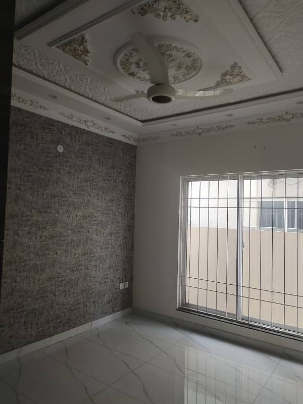 5 MARLA BEAUTIFUL HOUSE AVAILABLE FOR RENT IN DHA 11 RAHBER 11