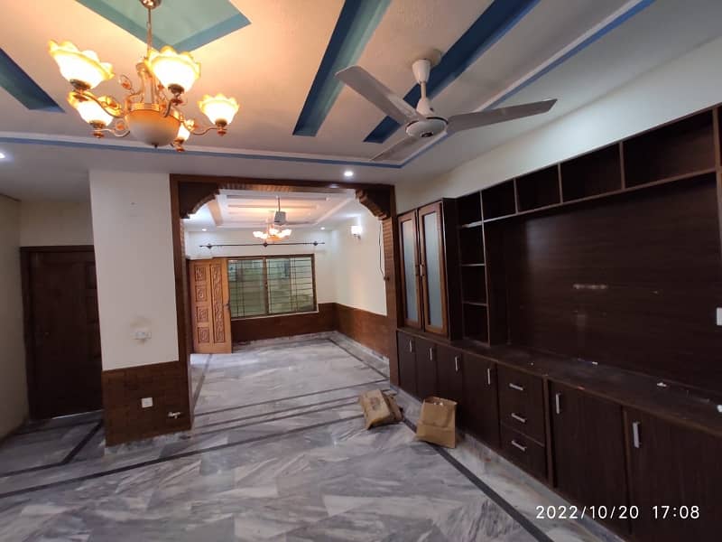 4 Marlas BASEMENT Corner Sep Gate Near Park and Market G-13/1 6