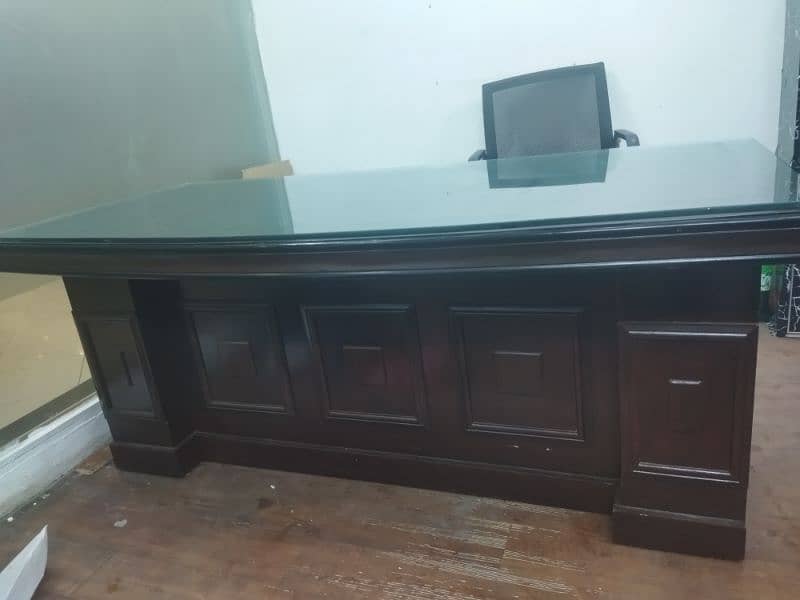 office table with mirror condition 10/8 2