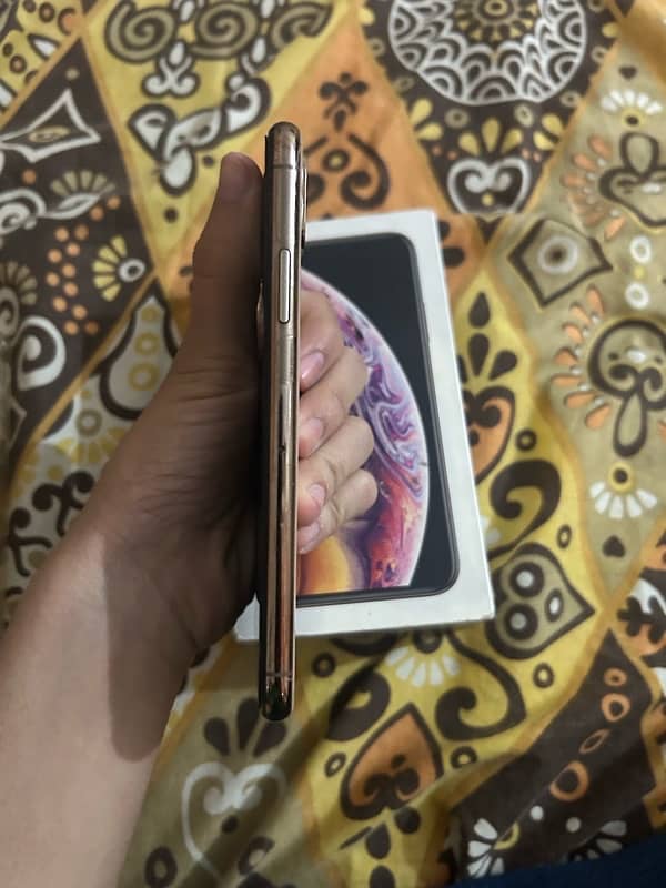 iphone xs 64gb pta approved 4