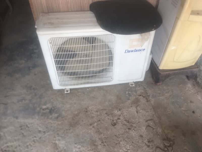 1.5 tan split AC Dawlance for sale same new condition 4