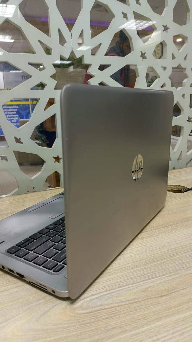 HP Elitebook G840 G3 | i5 | 6th Gen | 8Gb ram| 256 M. SSD 4