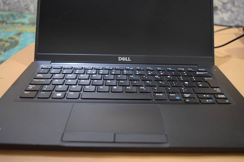 Dell latitude 7390 core i7 8th generation with charger 0