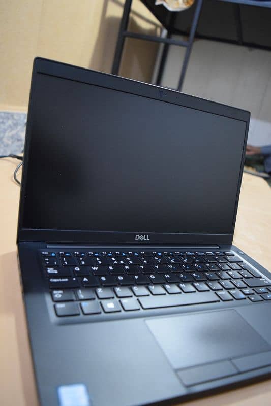 Dell latitude 7390 core i7 8th generation with charger 2