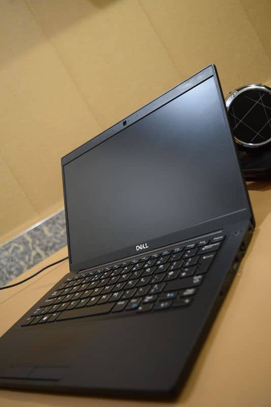 Dell latitude 7390 core i7 8th generation with charger 3