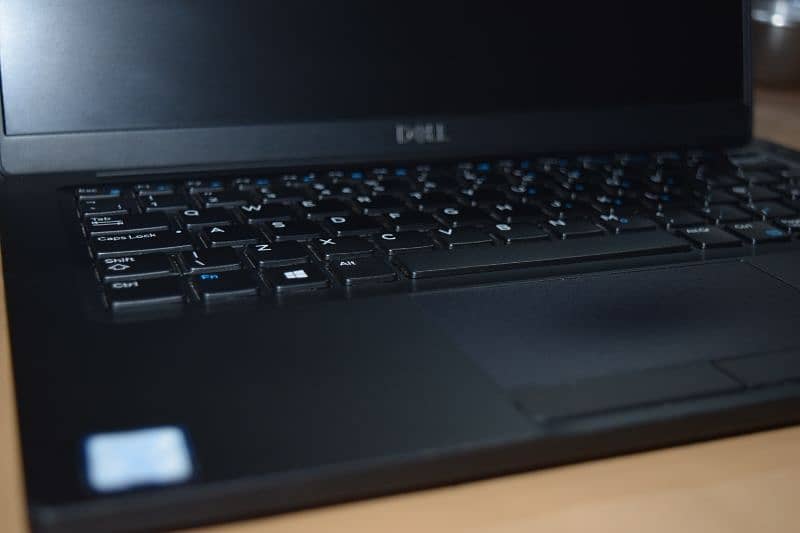 Dell latitude 7390 core i7 8th generation with charger 7