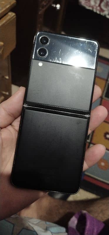 Samsung galaxy Z flip 3 5