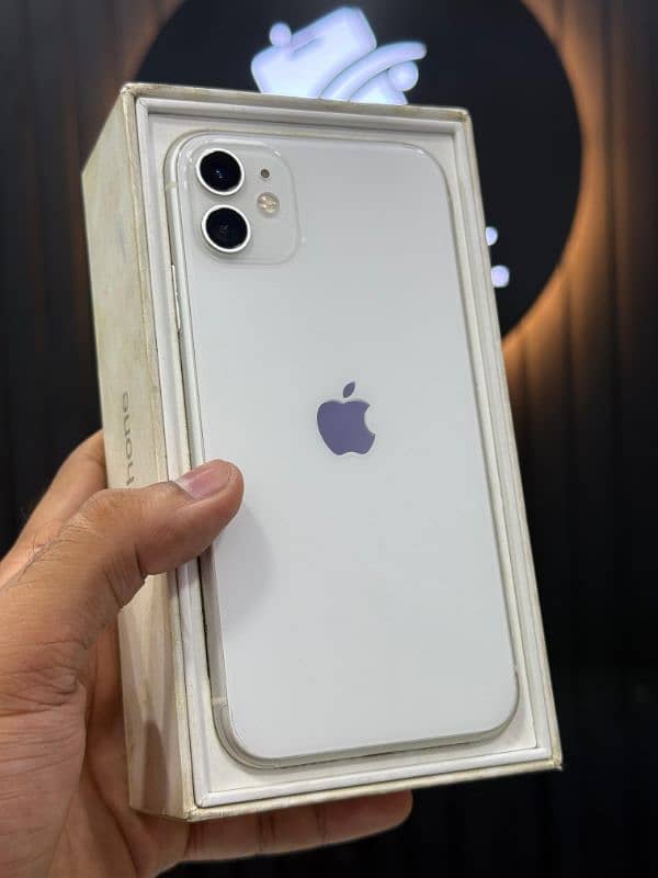 iPhone 11 white 128 gb 0