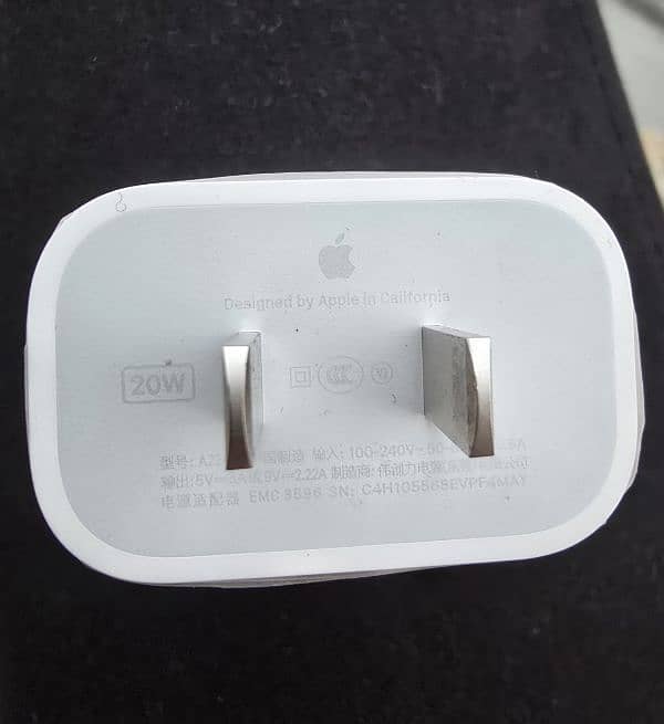 Original iPhone Adapter 20W 1