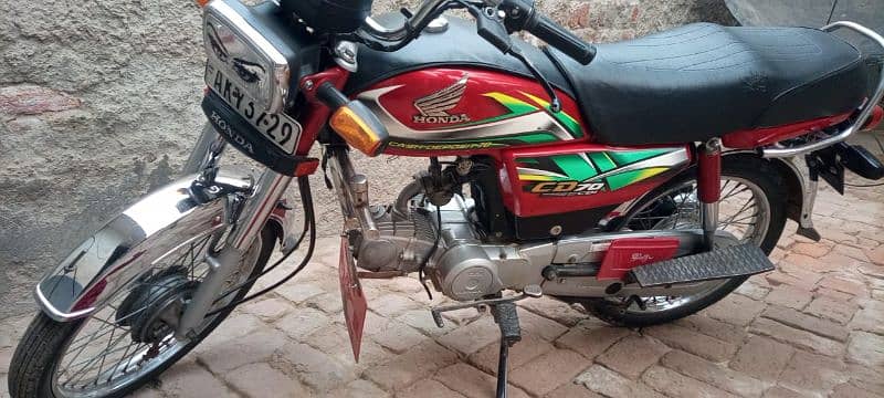 Honda cd70 22model lush condition All Punjab number o3oo6253641 0