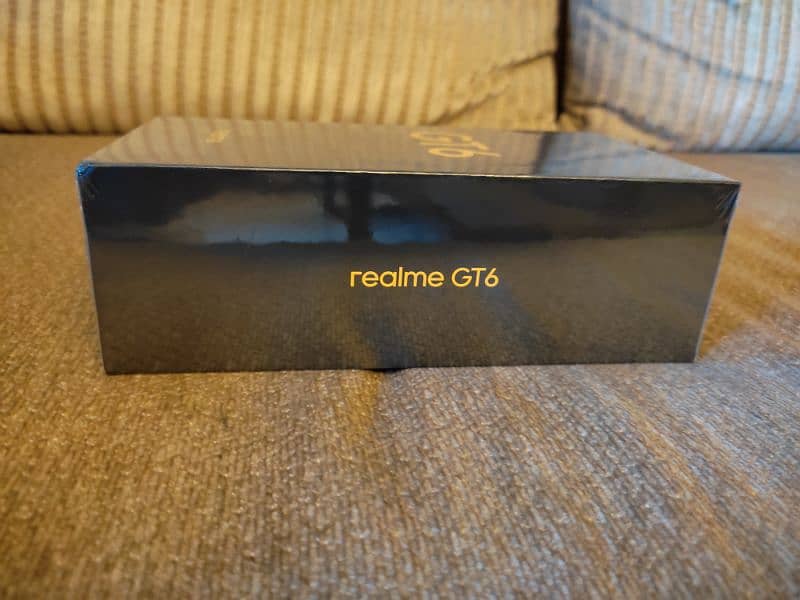 Realme GT 6 Box Pack Razor Green (16GB/512GB) 4