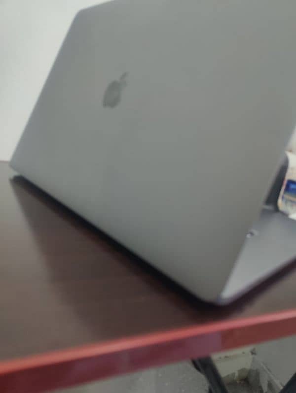 MacBook Pro 2019 16 Inch 4