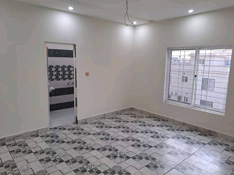 2 KANAL HOUSE AVAIALBLE FOR RENT 9