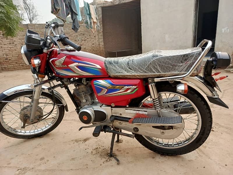 Honda 125 bike 3