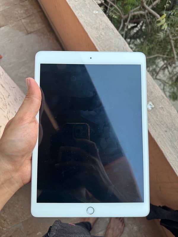 Apple ipad 7th generation  10.2 Inches 1