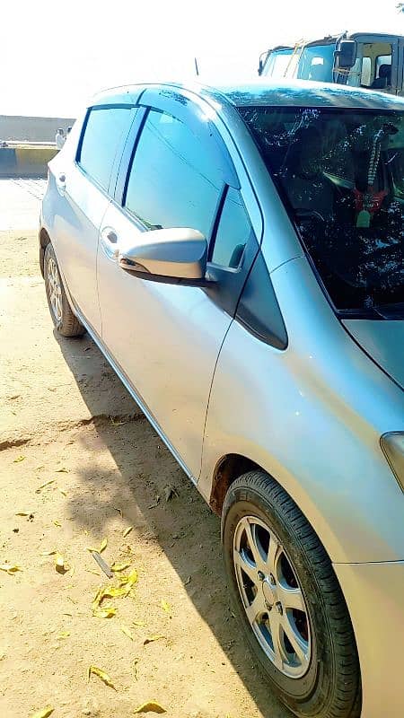 Toyota Vitz 2014/2017 4