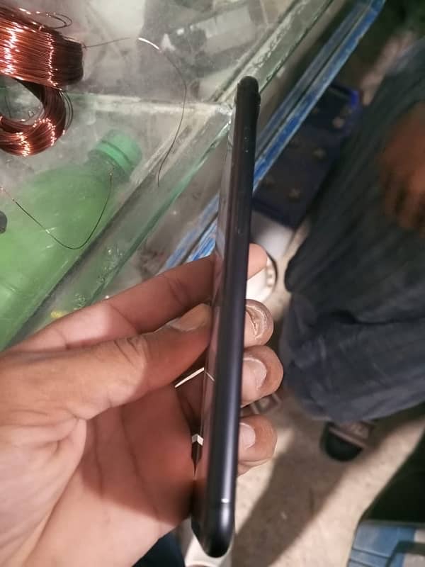 i phone 7plus pta with box condition b saaf ha urgent sale 1