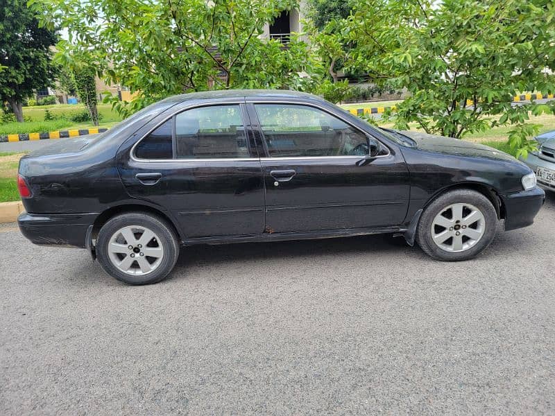 Nissan Sunny 2001 1