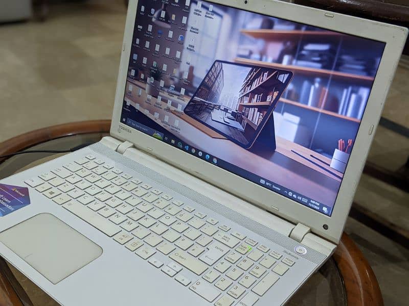 Toshiba Satellite L50-C-14T Laptop for sale 0