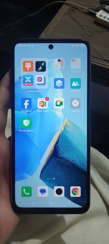 infinix hot 30 play. 4 + 4 GB RAM 64 GB storage 3