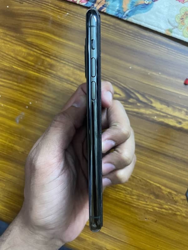 Iphone 11 pro 256 gb/ PTA Approved 1