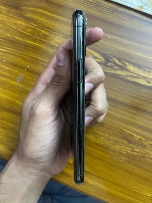 Iphone 11 pro 256 gb/ PTA Approved 3