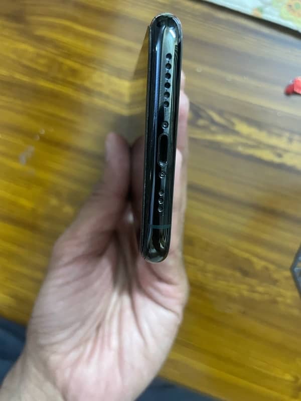 Iphone 11 pro 256 gb/ PTA Approved 4